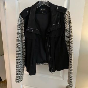 Light jacket. Cute outer ware. Size Large